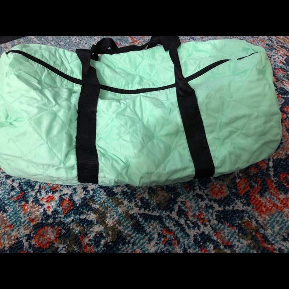 Bloomingdale’s Duffel Bag - Picture 3 of 5